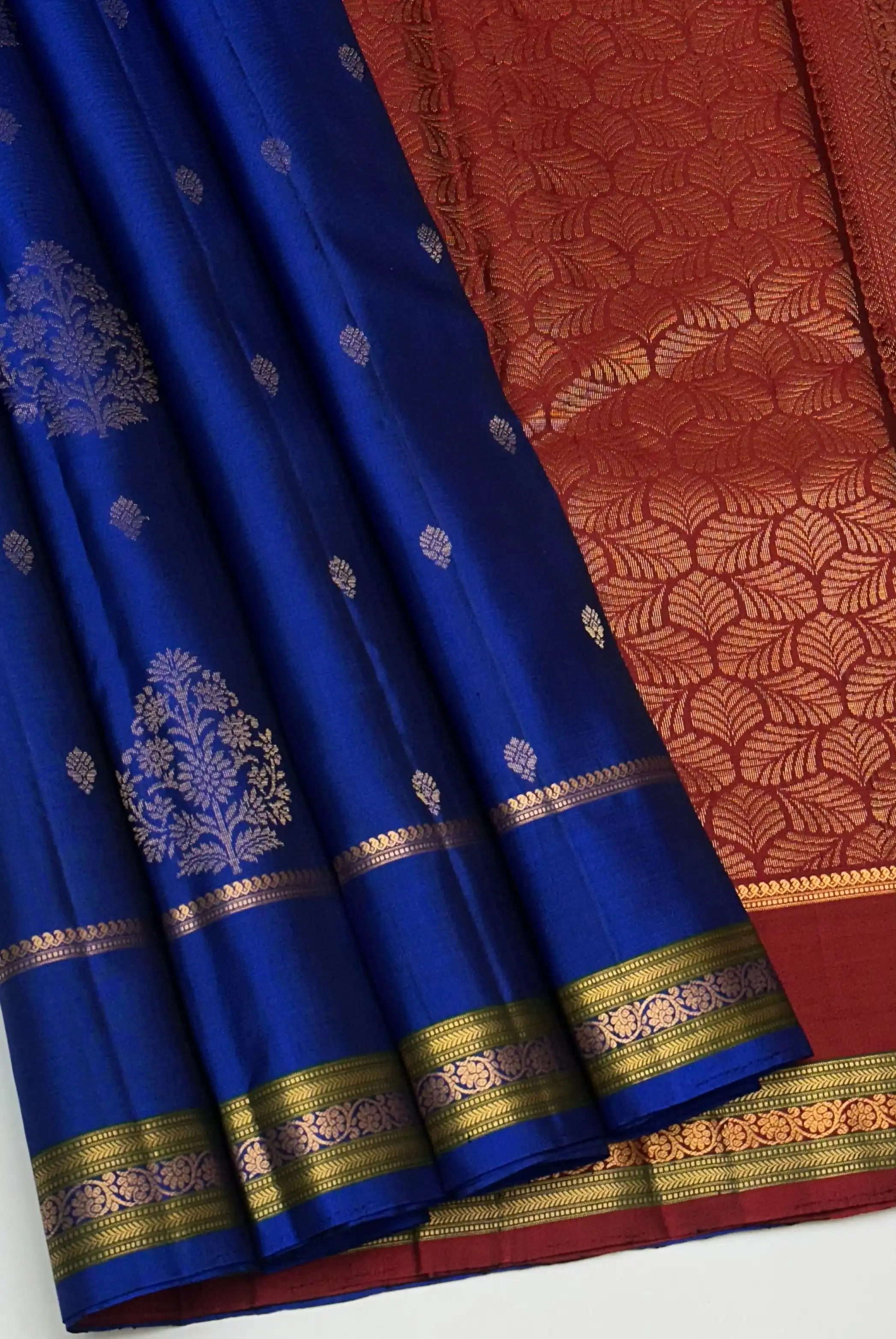 Vaira Butta Floral Pallu Kanchipuram Soft Silk Saree